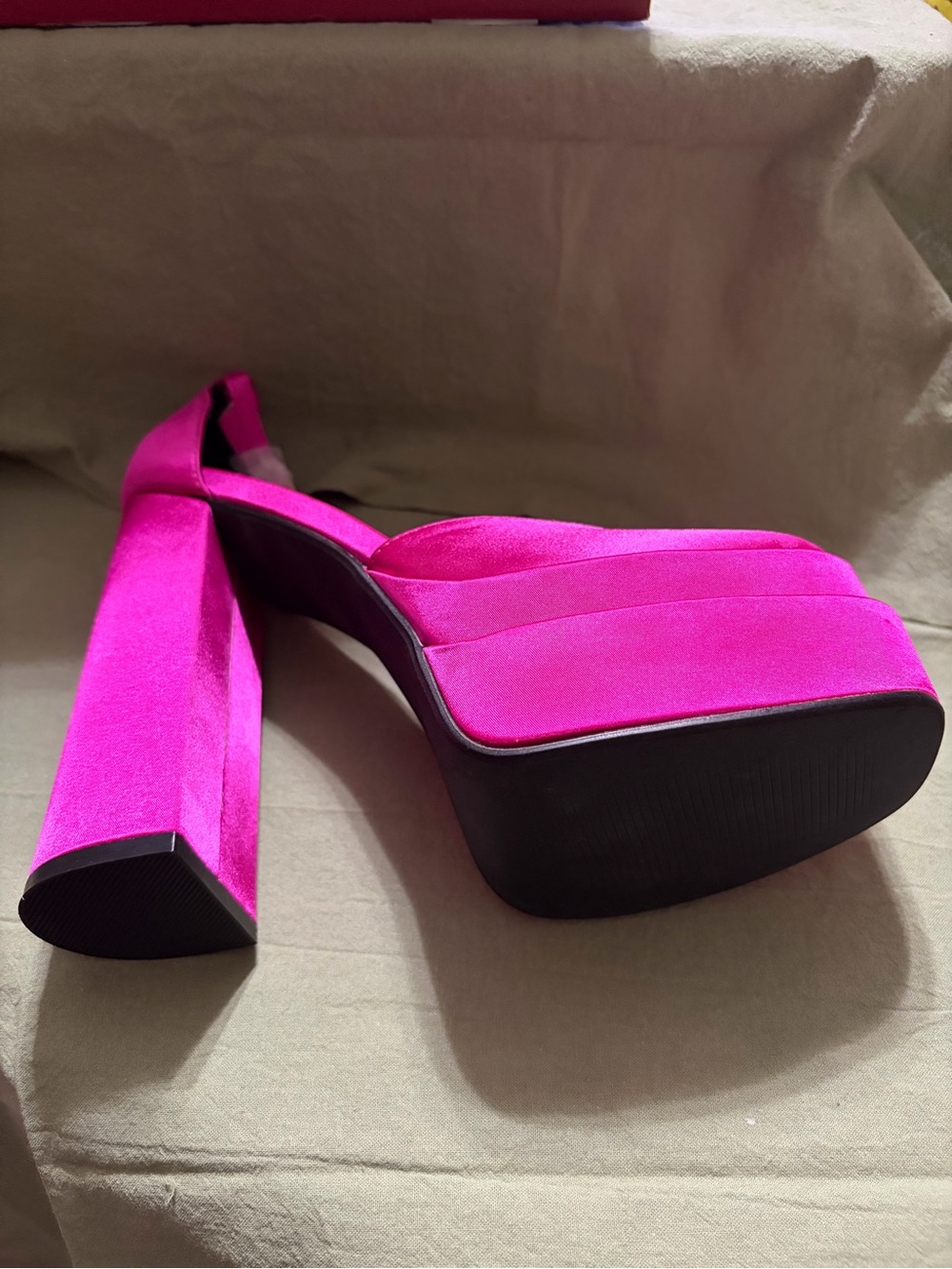 NIB. Chunky Punk Rose Satin Heels - Picture 4 of 4